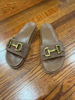 Brown/tan suede snaffle sandals